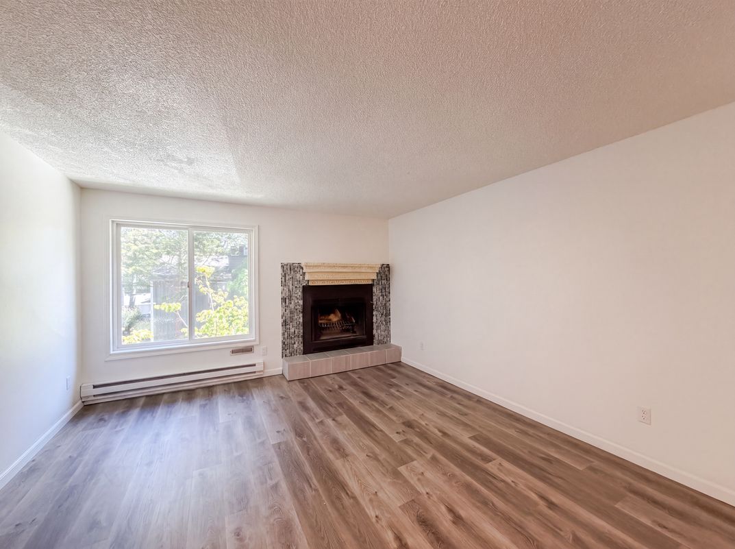 Photo 7 of 24 of 650 SW Meadow Dr, Beaverton, OR
