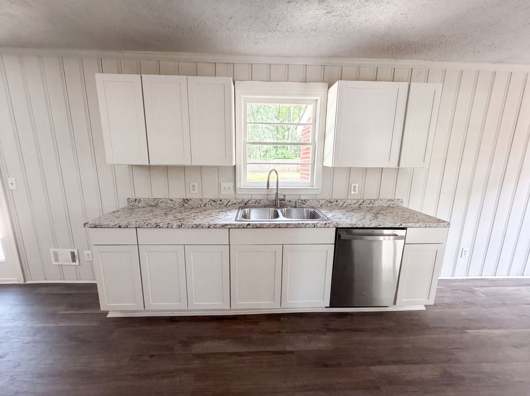 Photo 11 of 27 of 1425 Hollyberry Ln, West Columbia, SC