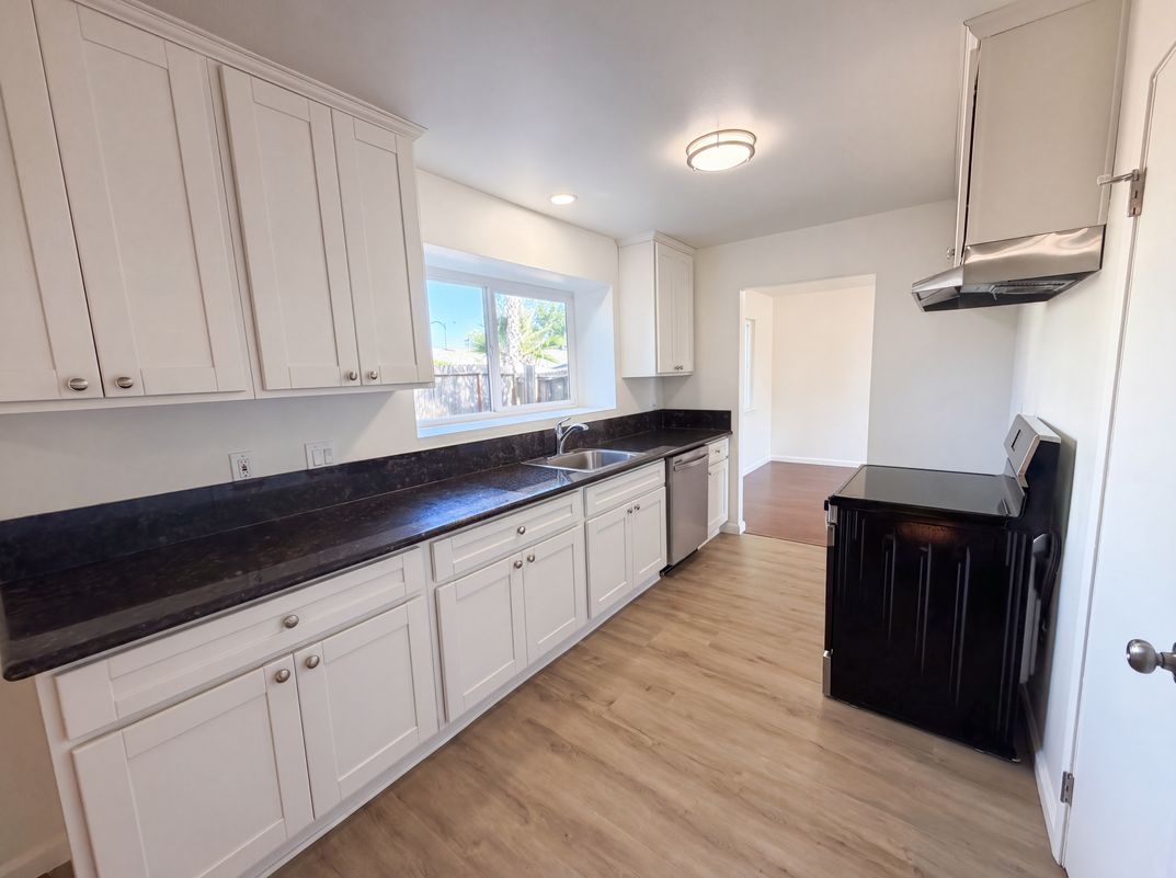 Photo 11 of 39 of 4948 Dewey Dr, Fair Oaks, CA