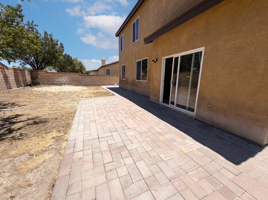 Photo 5 of 28 of 3147 W Lingard St, Lancaster, CA