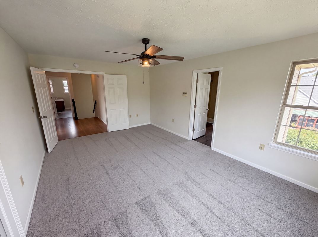 Photo 4 of 29 of 828 Claiborne Ln, Lebanon, IN