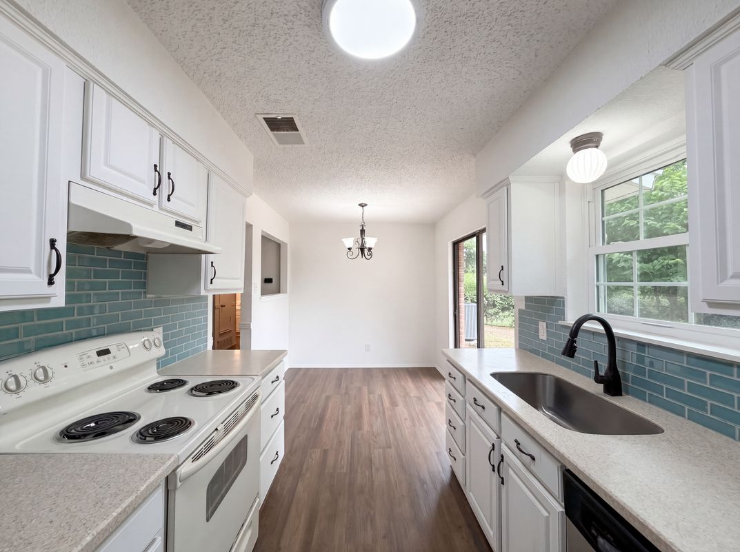 Photo 9 of 19 of 512 Lake Crest Pkwy, Azle, TX