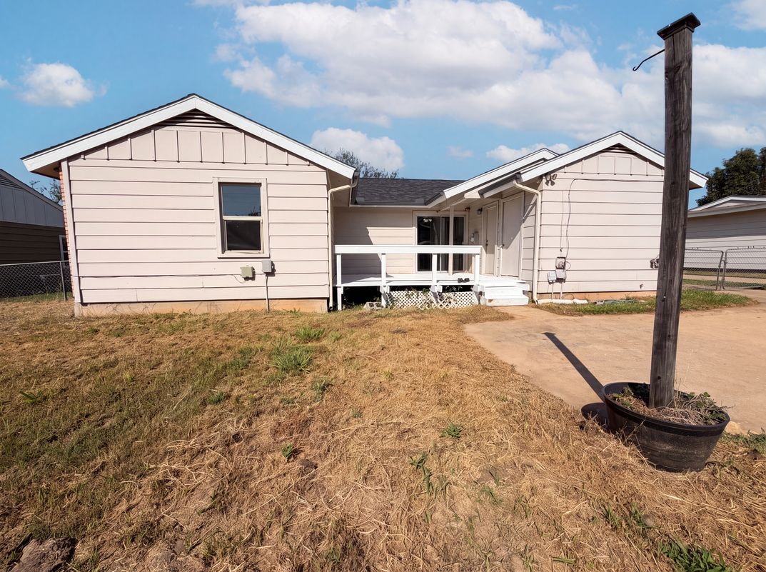 Photo 5 of 17 of 2901 Acton School Rd, Granbury, TX