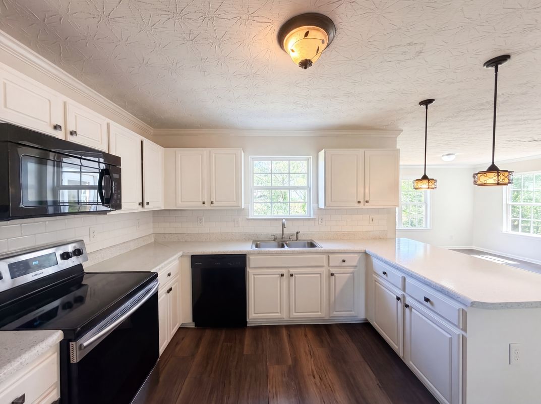 Photo 6 of 25 of 2925 Lake Port Dr, Snellville, GA