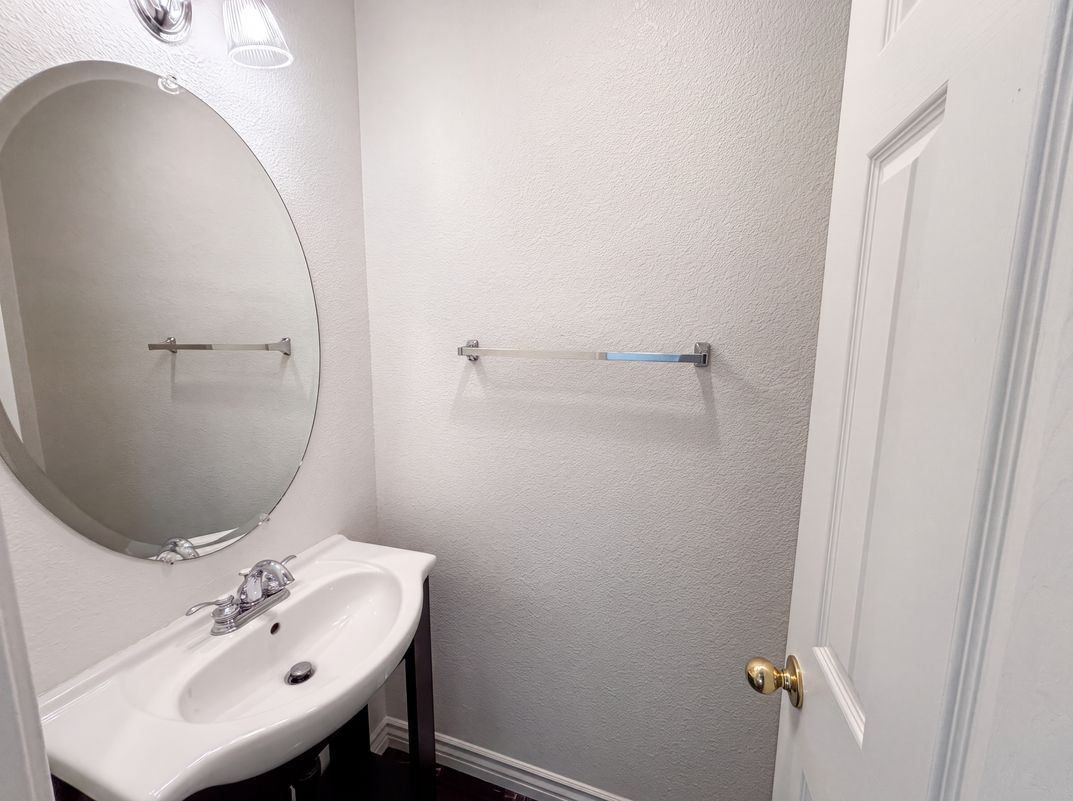 Photo 13 of 26 of 2152 Arnold Dr, Rocklin, CA