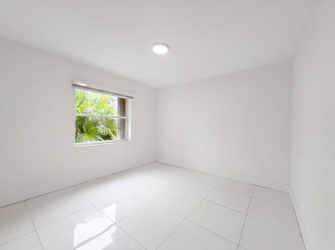 Photo 17 of 25 of 16571 SW 145th Ave, Miami, FL