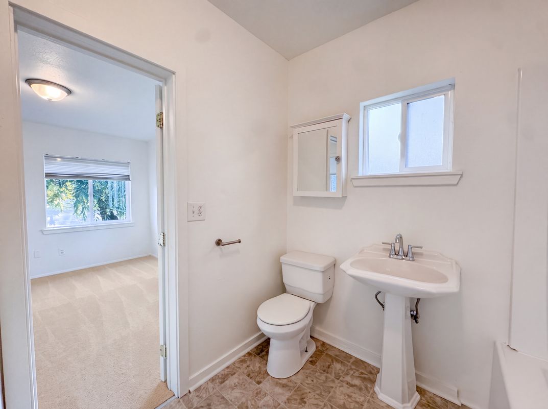 Photo 9 of 17 of 7507 Lower Ridge Rd, Everett, WA