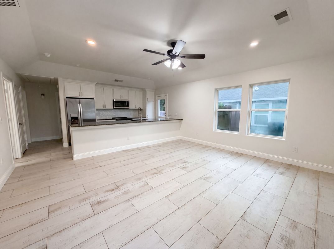 Photo 8 of 20 of 709 W Hull St, Denison, TX