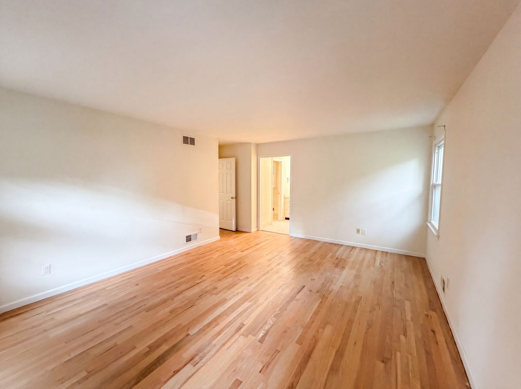Photo 10 of 35 of 101 Wexford Way, Basking Ridge, NJ