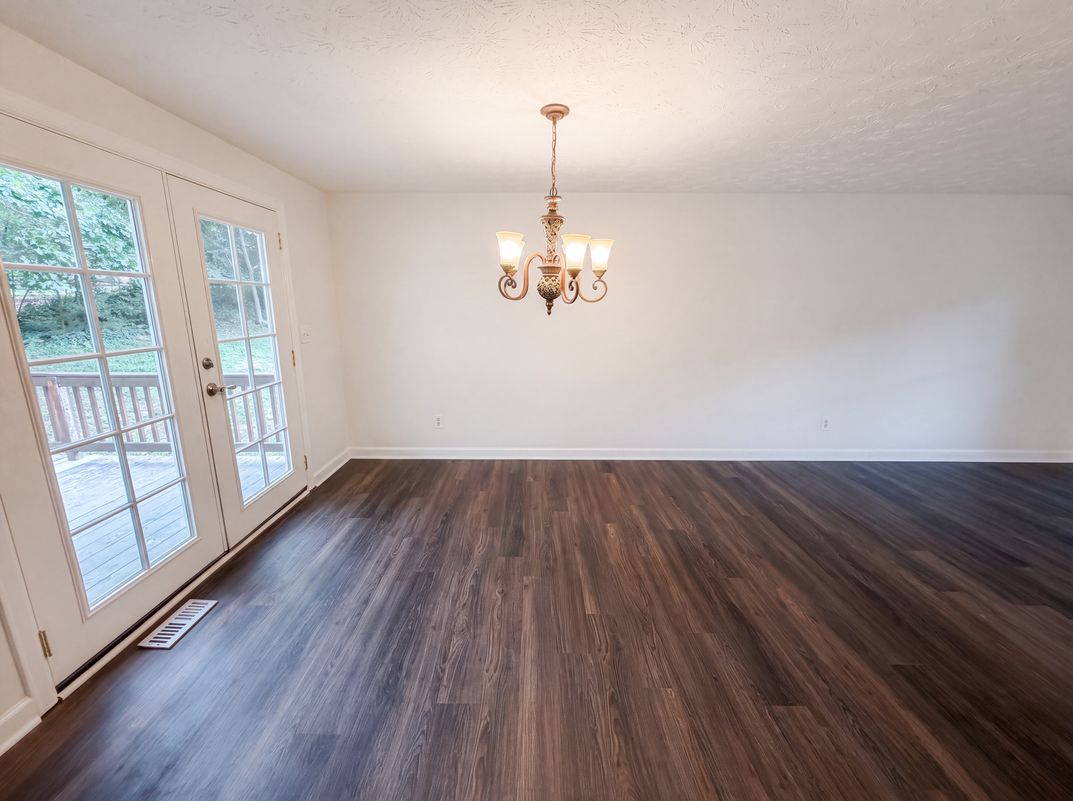 Photo 8 of 24 of 1346 Fairfield Dr SW, Lilburn, GA