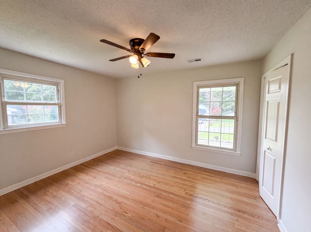 Photo 12 of 17 of 529 Timberlane Dr, Mount Holly, NC