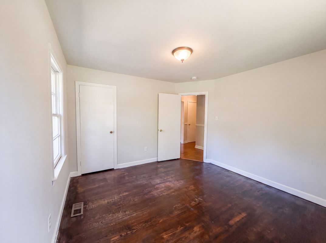 Photo 13 of 19 of 4060 Rosehill Rd, Fayetteville, NC