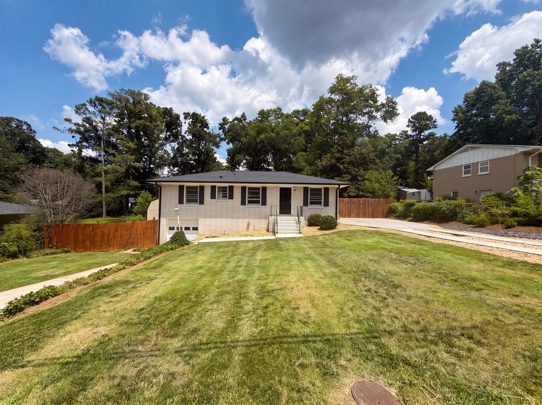 Photo 12 of 17 of 3119 Holbrook Dr SW, Marietta, GA
