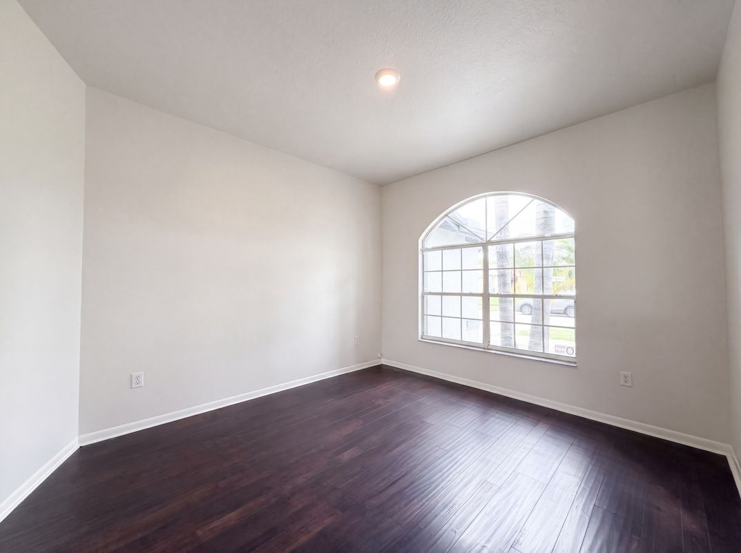 Photo 13 of 28 of 12919 Prestwick Dr, Riverview, FL