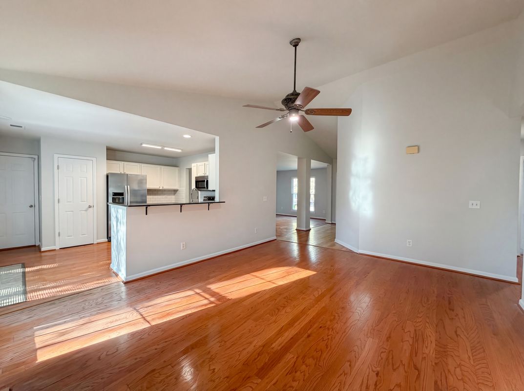 Photo 15 of 18 of 2416 Bayview Dr, Nashville, TN