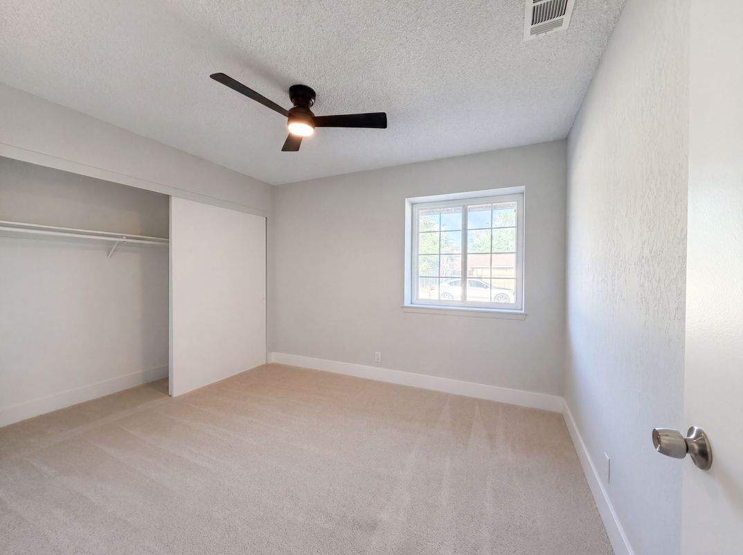 Photo 4 of 21 of 40733 176th St E, Lancaster, CA