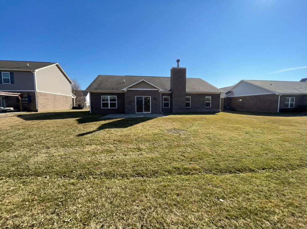 Photo 5 of 18 of 7118 Langham Ct, Indianapolis, IN