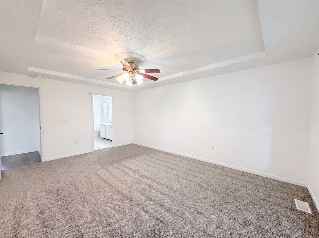 Photo 4 of 43 of 9212 Cedar Gate Dr, Loveland, OH