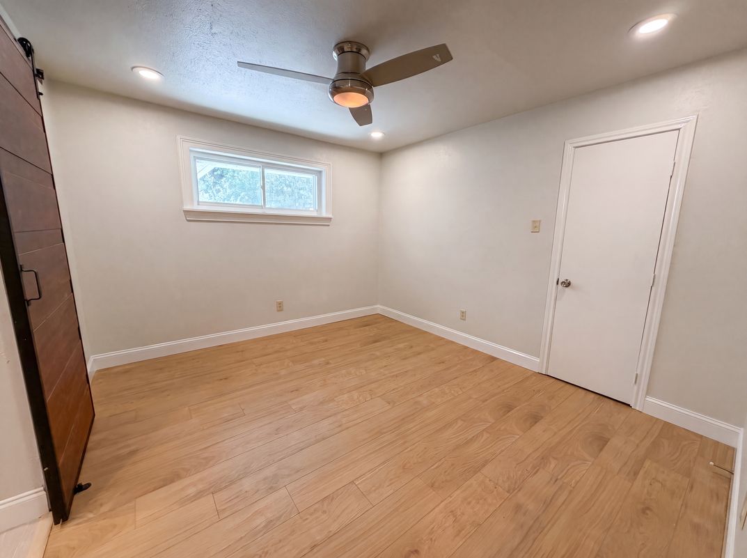 Photo 13 of 22 of 3423 Willow Crest Ln, Dallas, TX