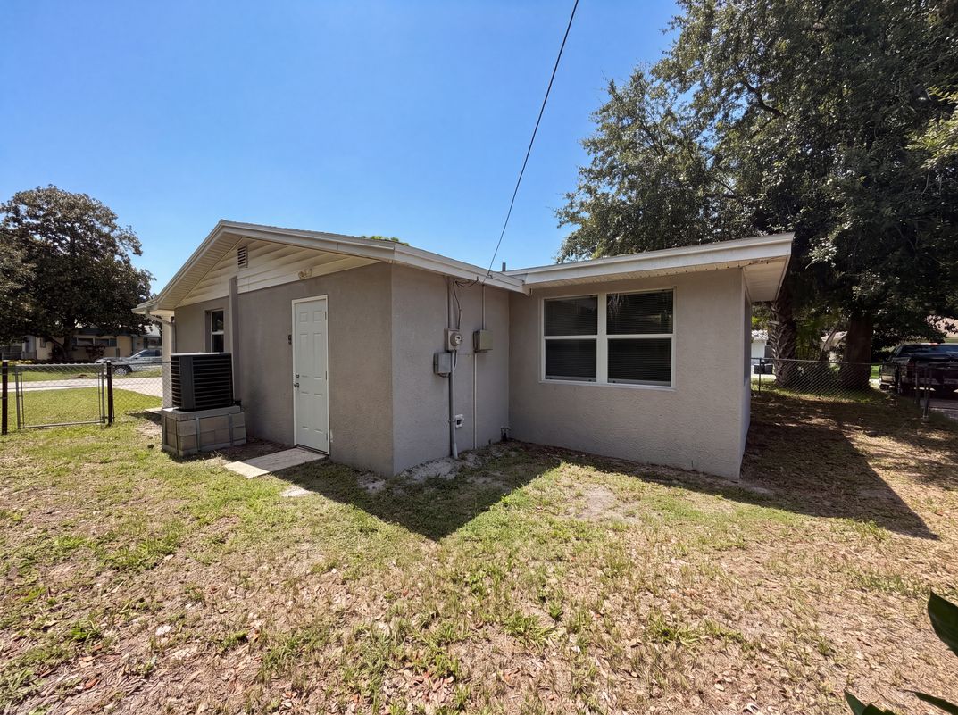 Photo 5 of 30 of 7037 Green St, New Port Richey, FL