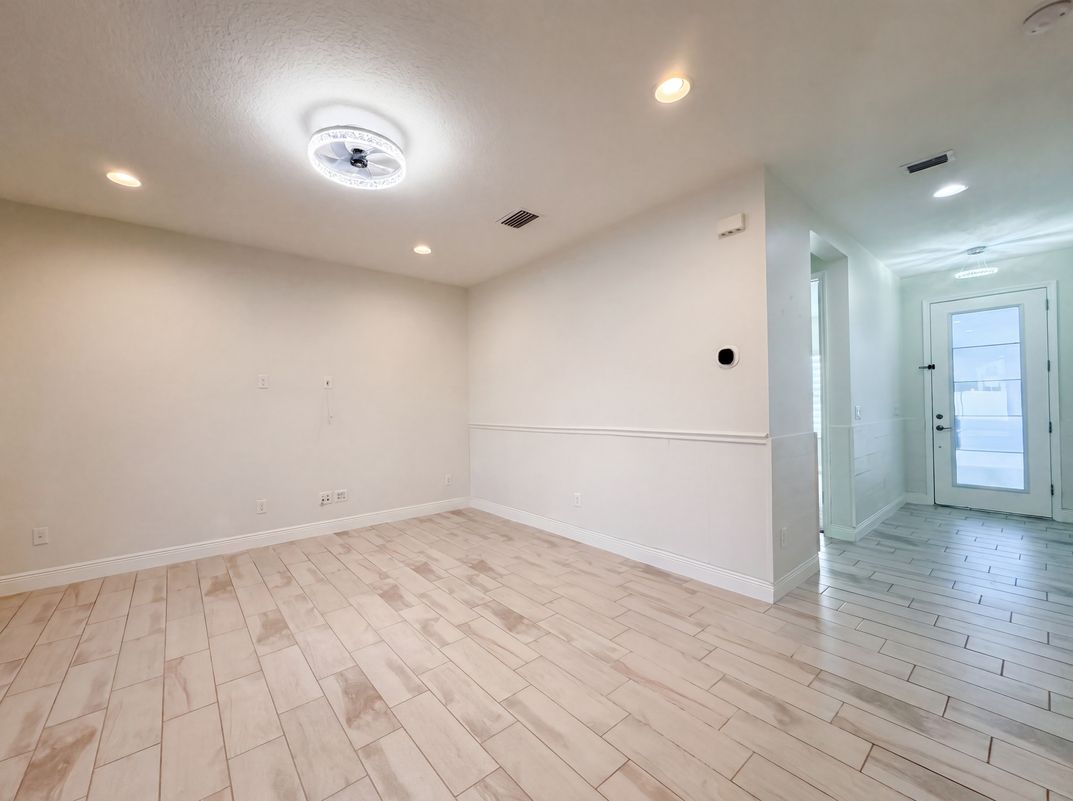 Photo 6 of 33 of 12643 Horseshoe Bend Dr, Lithia, FL