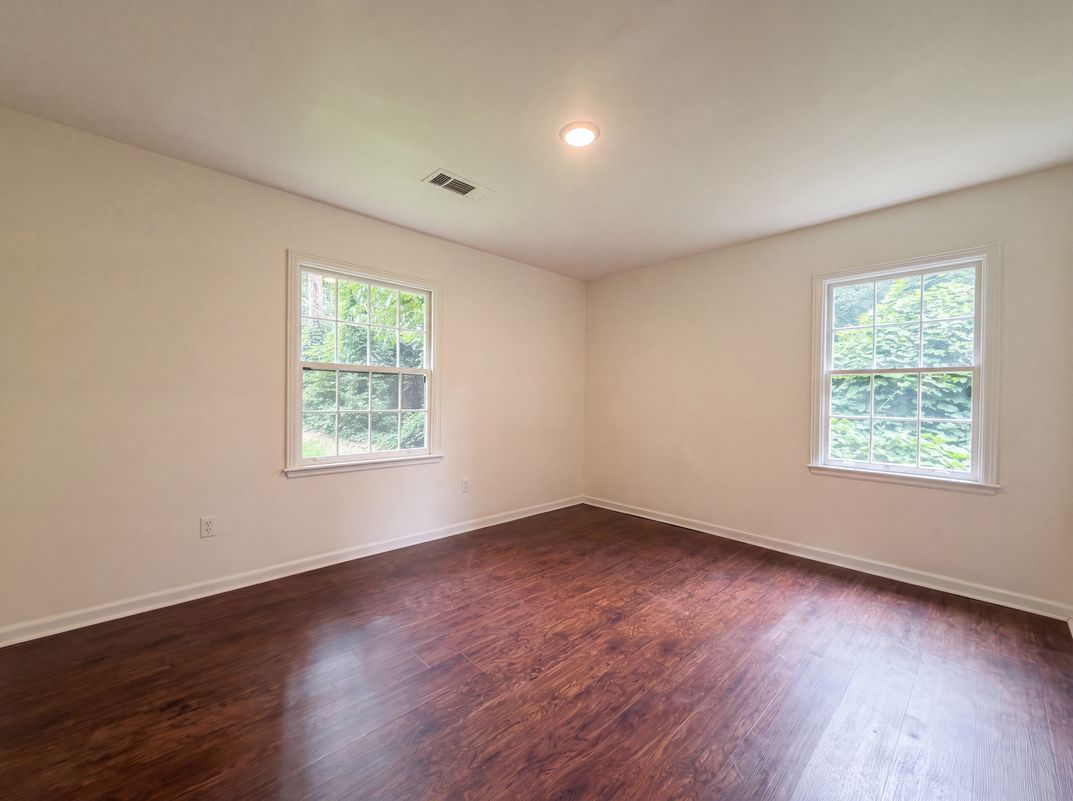 Photo 7 of 18 of 856 Glenway Dr, Atlanta, GA