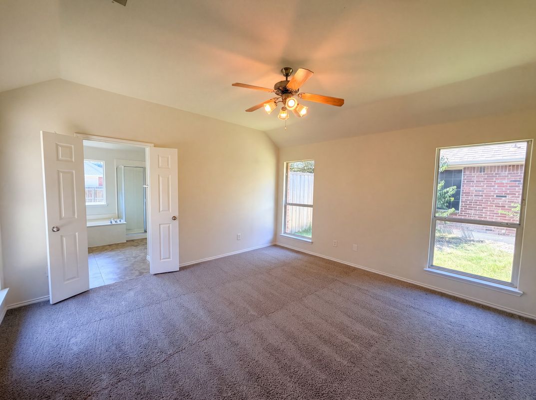 Photo 4 of 16 of 6401 Marquett Dr, Rowlett, TX
