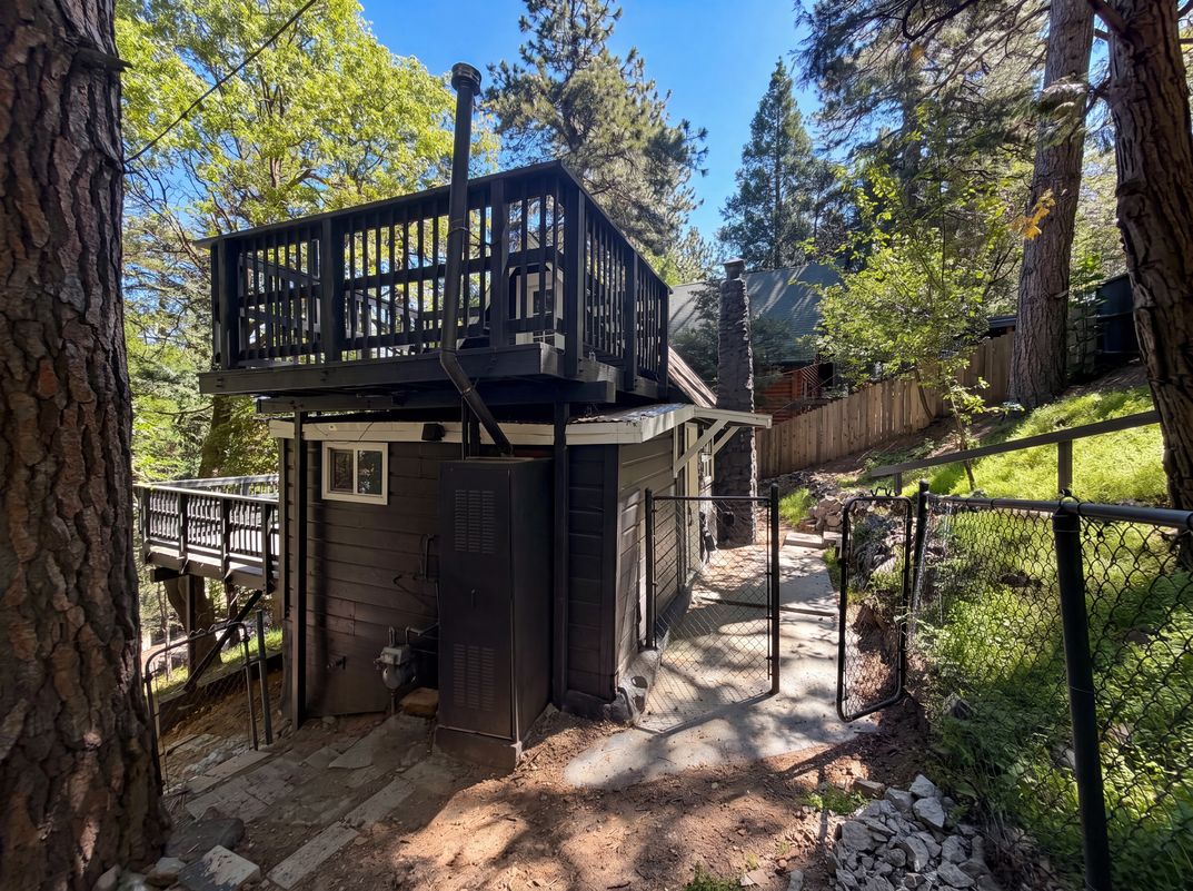 Photo 5 of 24 of 982 Oak Dr, Crestline, CA
