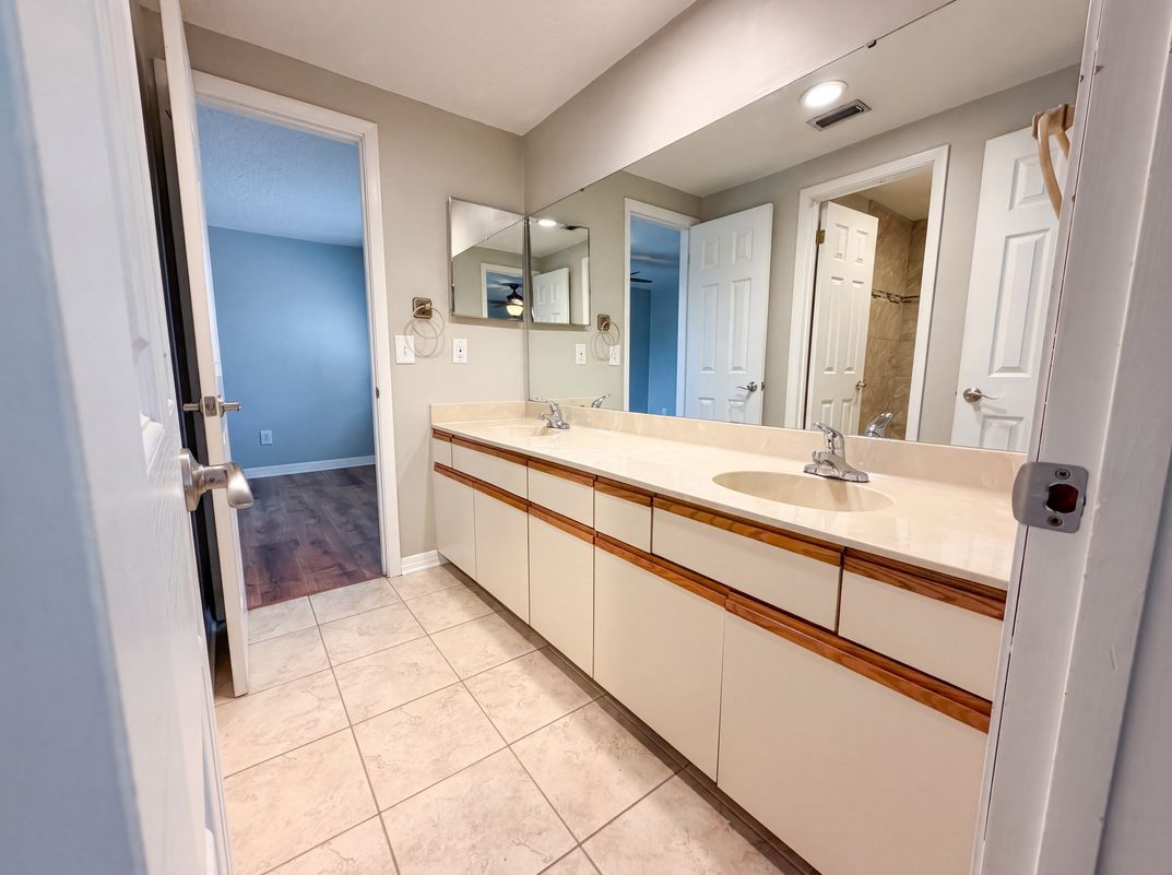 Photo 17 of 26 of 8382 Chason Rd W, Jacksonville, FL