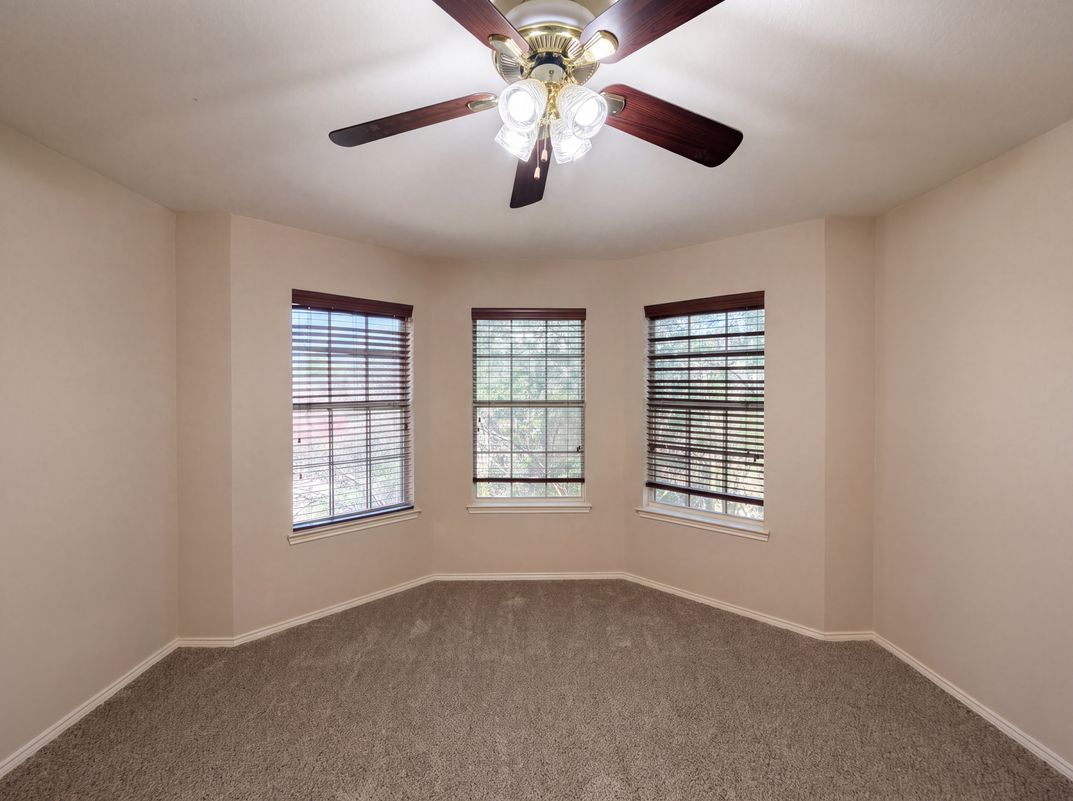 Photo 16 of 27 of 106 Forestview Rd, Hickory Creek, TX