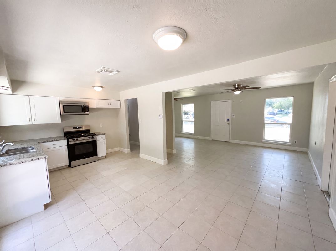 Photo 2 of 18 of 7303 Havenbrook Dr, San Antonio, TX