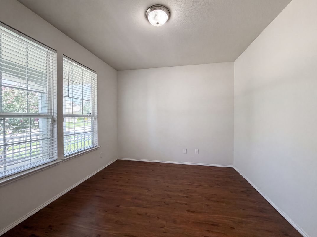 Photo 10 of 26 of 9165 Blackstone Dr, Providence Village, TX