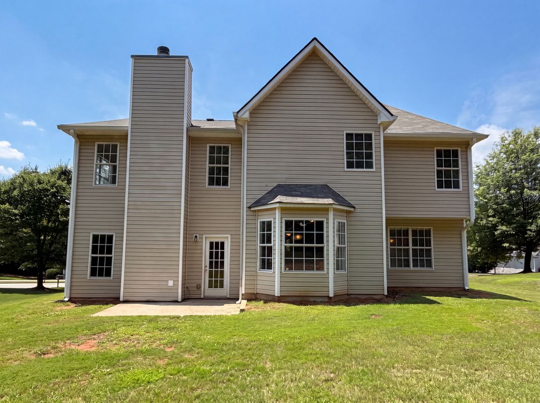 Photo 5 of 33 of 1672 Bennett Dr, McDonough, GA