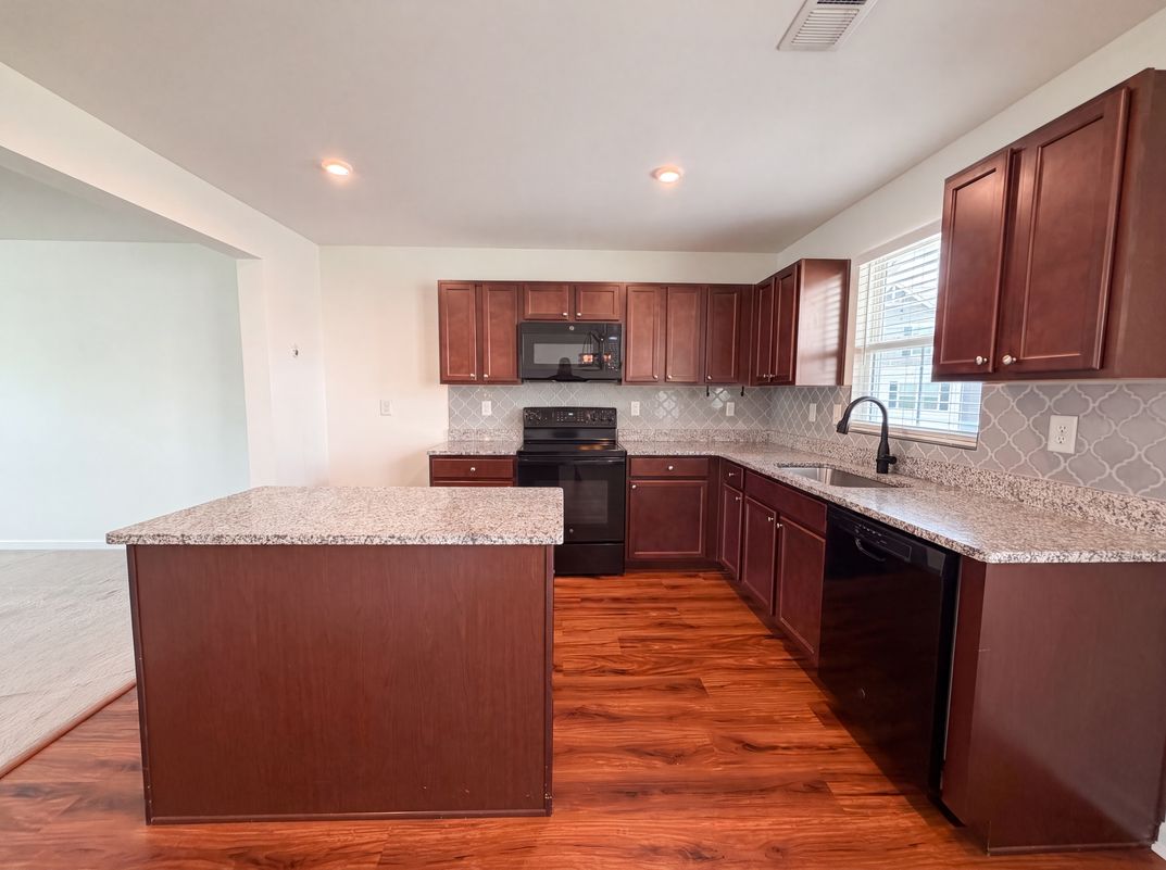 Photo 3 of 17 of 923 Taybyn Rd, Fort Mill, SC