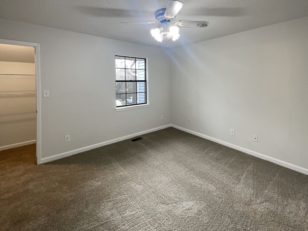 Photo 5 of 21 of 6090 Wintergreen Rd, Norcross, GA