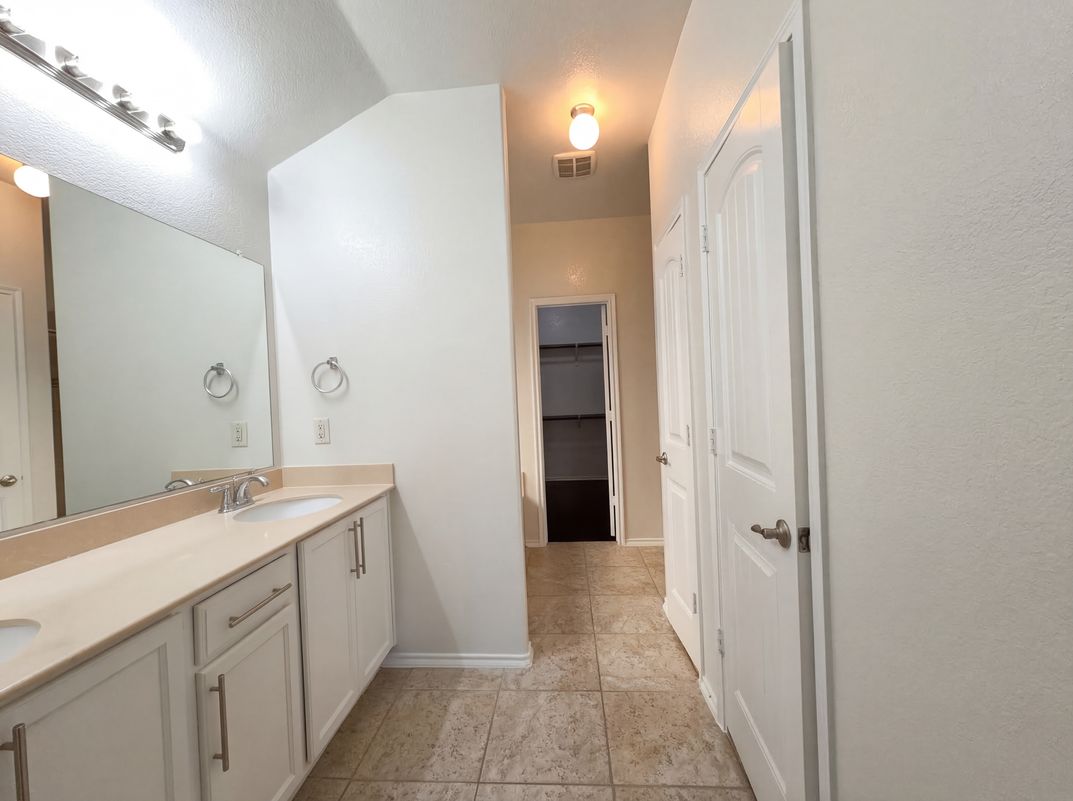 Photo 10 of 17 of 5591 Coventry Dr, Prosper, TX