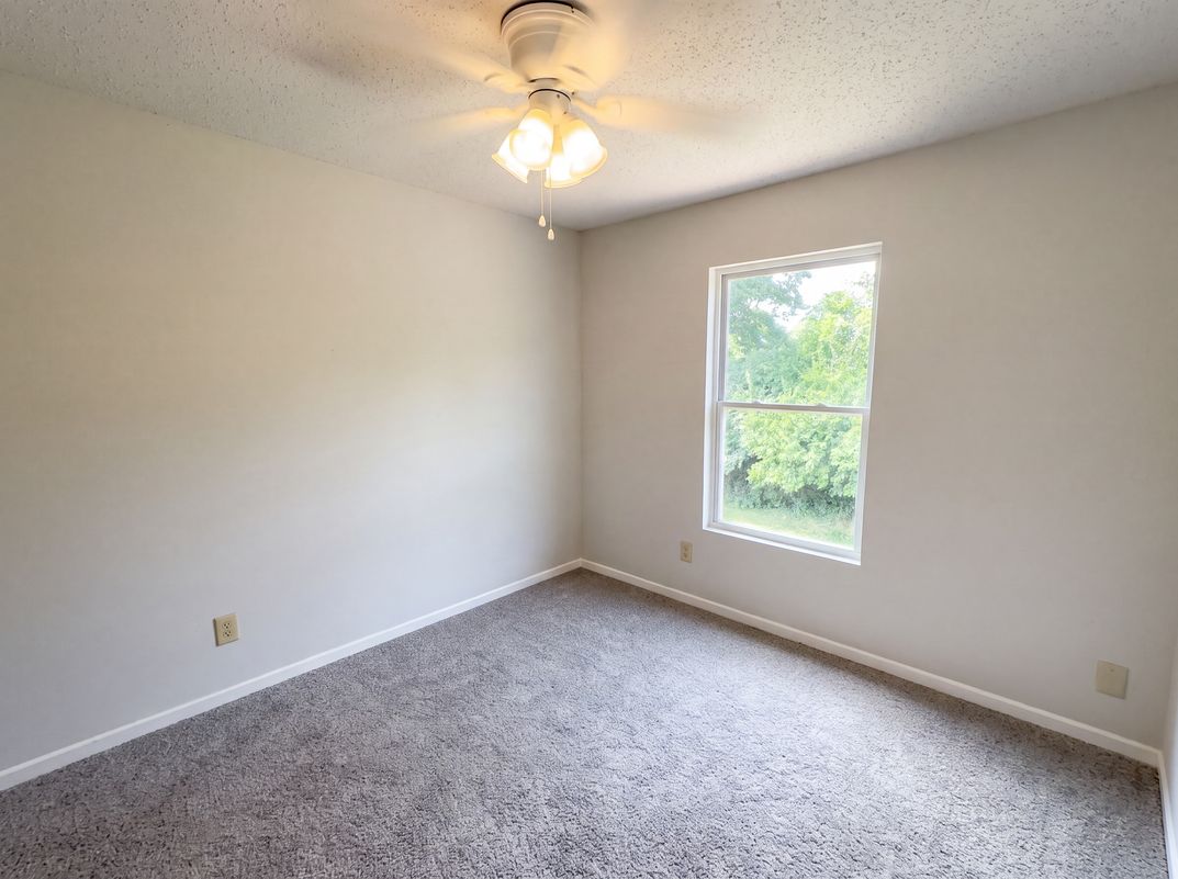 Photo 14 of 21 of 953 Balto Dr, Shelbyville, IN