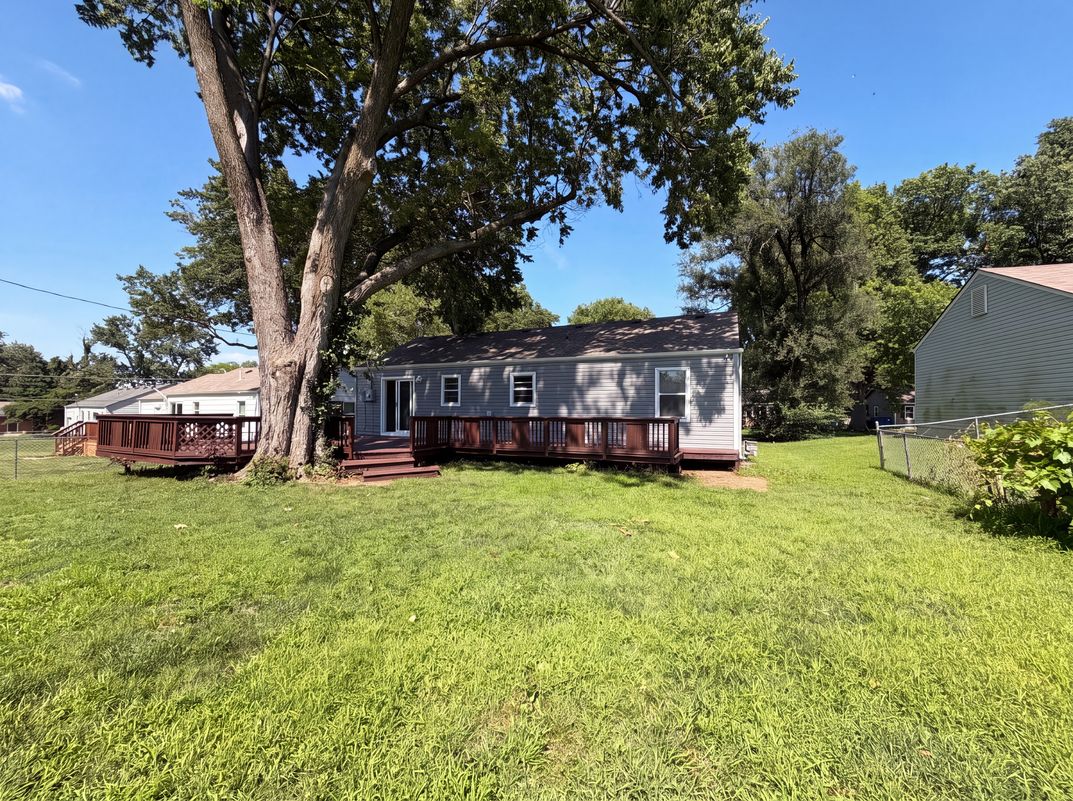 Photo 5 of 13 of 11615 W 68th St, Shawnee, KS