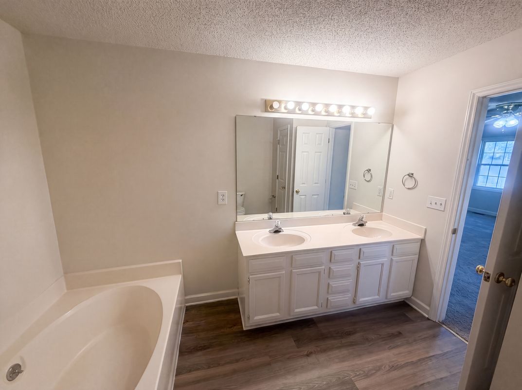 Photo 6 of 26 of 109 Briarcreek Dr, Winston Salem, NC