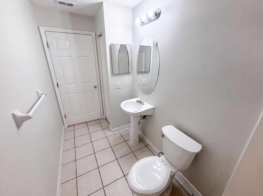 Photo 15 of 27 of 37209 Grassy Hill Ln, Dade City, FL