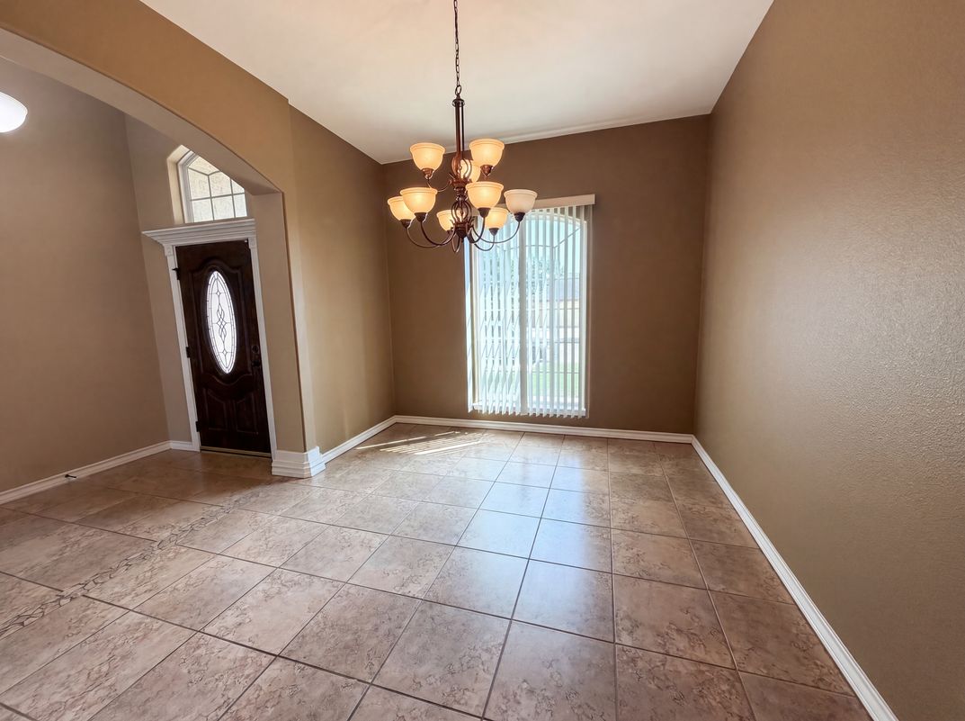 Photo 7 of 18 of 6906 King George Pl, Corpus Christi, TX
