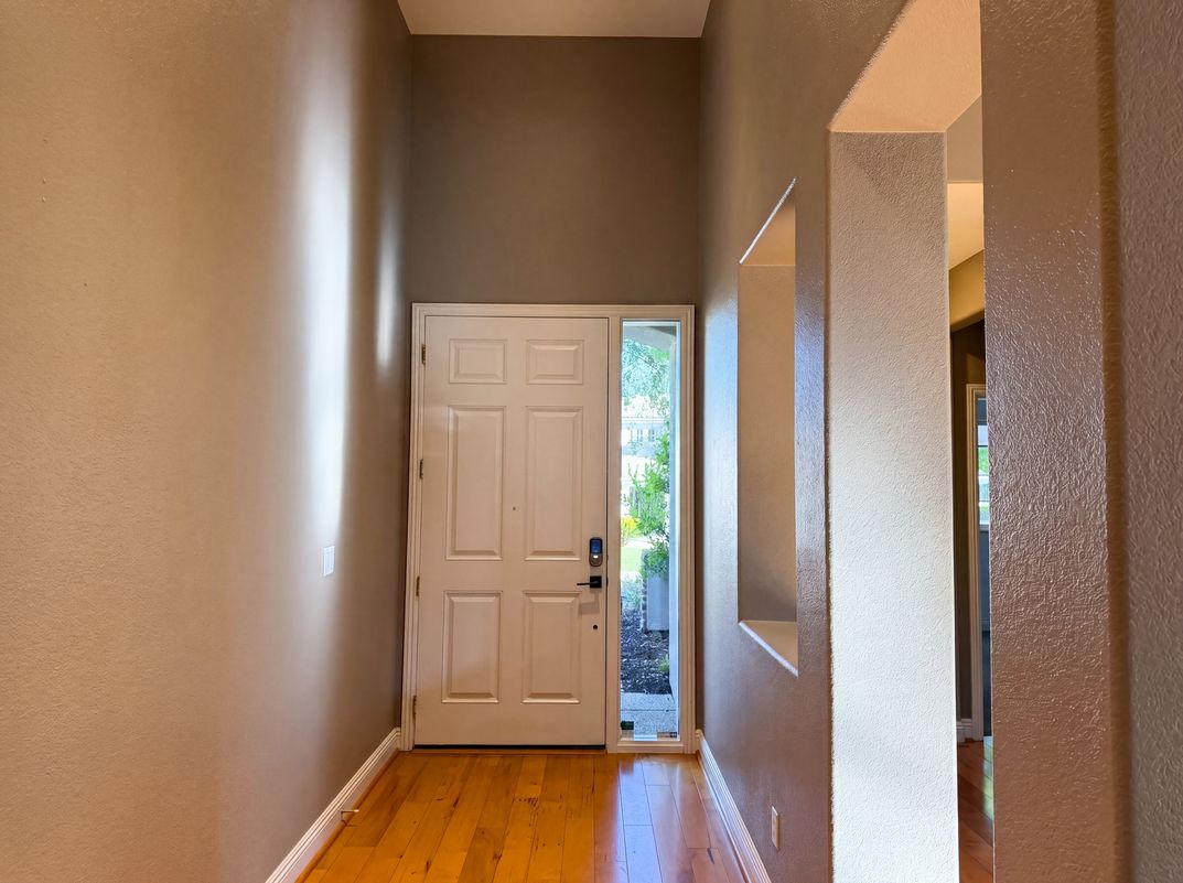 Photo 9 of 51 of 1401 Grey Owl Cir, Roseville, CA