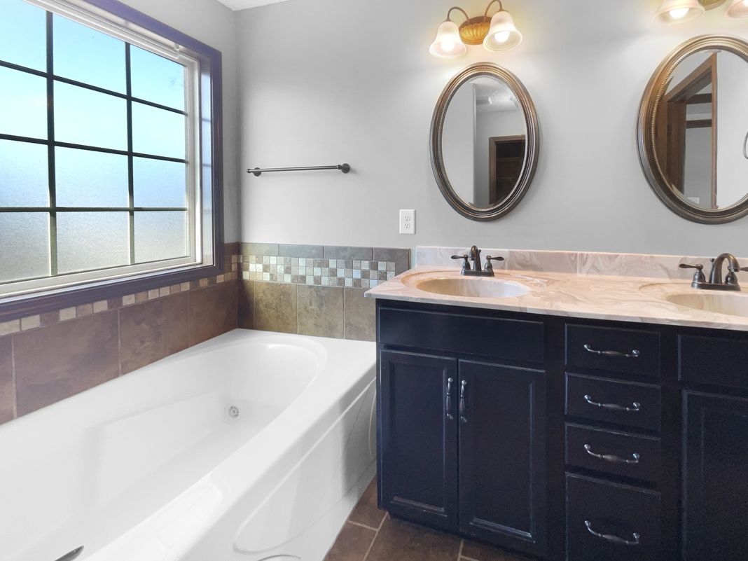 Photo 13 of 26 of 1450 Raven Rd, Clarksville, TN