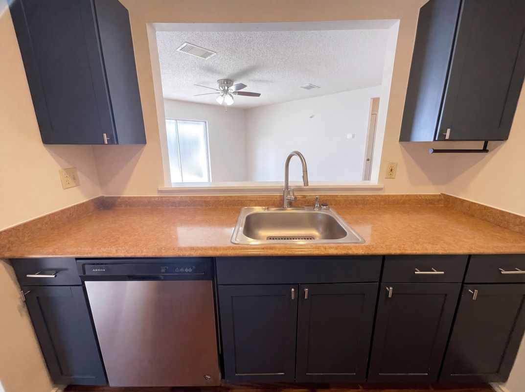 Photo 9 of 16 of 3741 Candlebluff Dr, San Antonio, TX