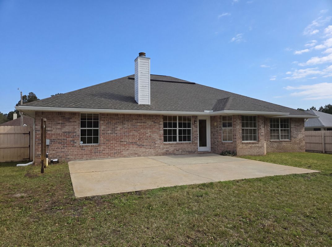 Photo 18 of 19 of 9564 Pouder Ln, Navarre, FL