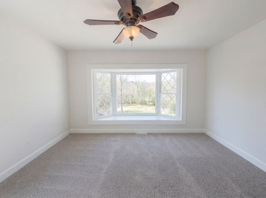 Photo 10 of 19 of 1495 S Peace Haven Rd, Clemmons, NC