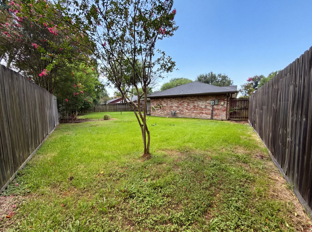 Photo 21 of 22 of 16338 Hollow Wood Dr, Houston, TX