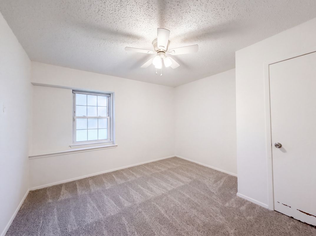 Photo 8 of 17 of 1713 Steinburg Ln, Fort Worth, TX
