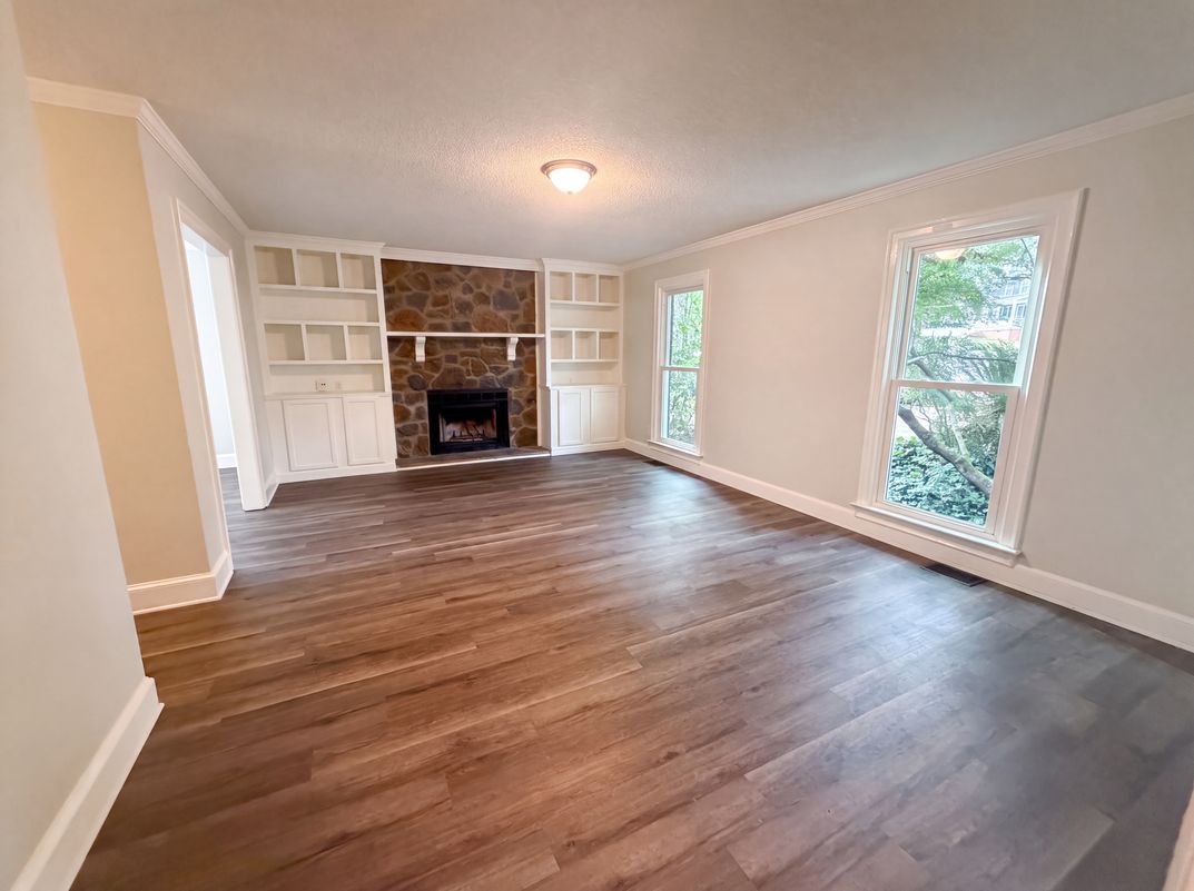 Property photo 3 of 212 Conrad Cir
