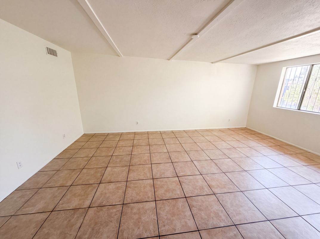 Photo 3 of 19 of 4425 S Silver Beech Ave, Tucson, AZ